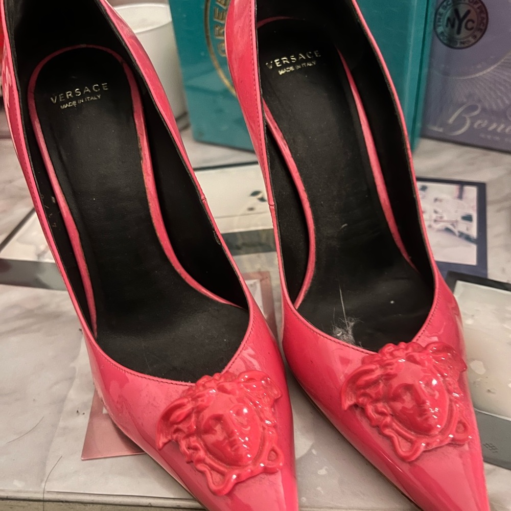 Authentic Versace palazzo hot pink heels. Good condition!